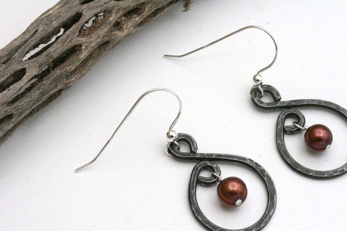 Small Iron Hoop Earrings with Wine Color Iridescent Pearl