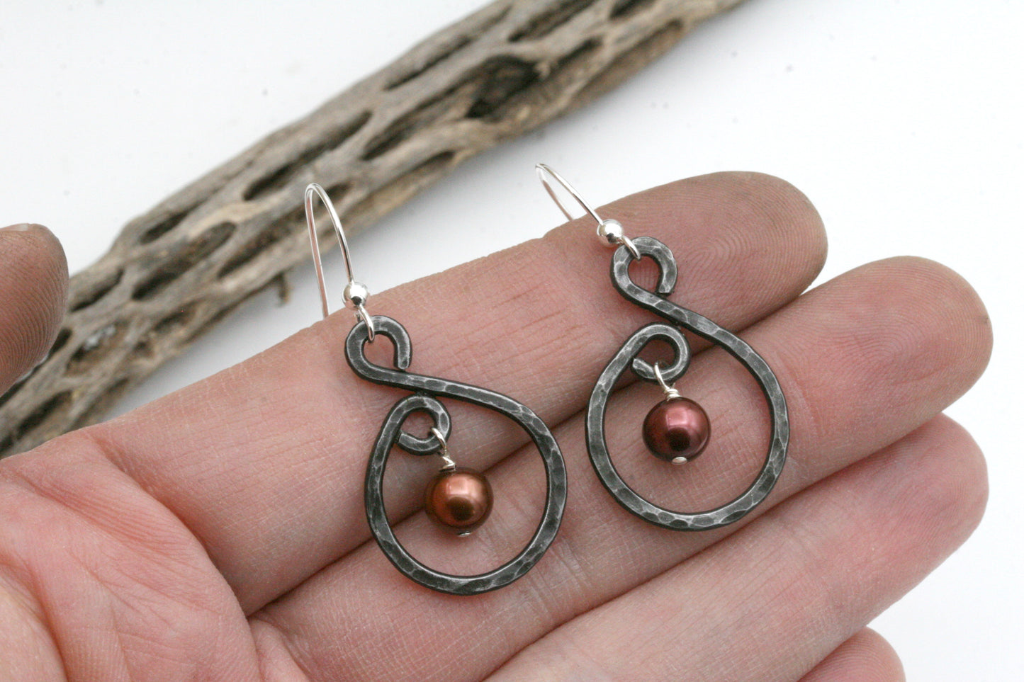 Small Iron Hoop Earrings with Wine Color Iridescent Pearl